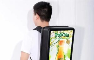 Yeni trend sırtına reklamın yükünü alarak yürüyenler