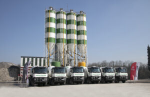 Akyazı Hazır Beton, beton mikserinin yükünü Renault Trucks K Serisi’ne bırakıyor.