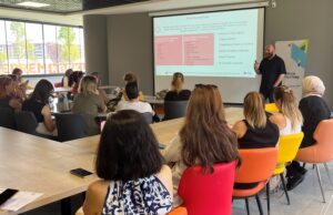 Girişimci kadınlar, ”Dijitalde Hayat Kolay” projesi ile işlerini geleceğe taşıyor.