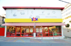 ŞOK Marketler, 2025 yılının ilk çeyreğinde 54 milyar TL’ye ulaşan cirosu ve 11.018 mağazasıyla büyümesini sürdürdü.