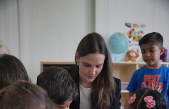Duru ve AÇEV’le çocuklar oynaya oynaya büyüyor.